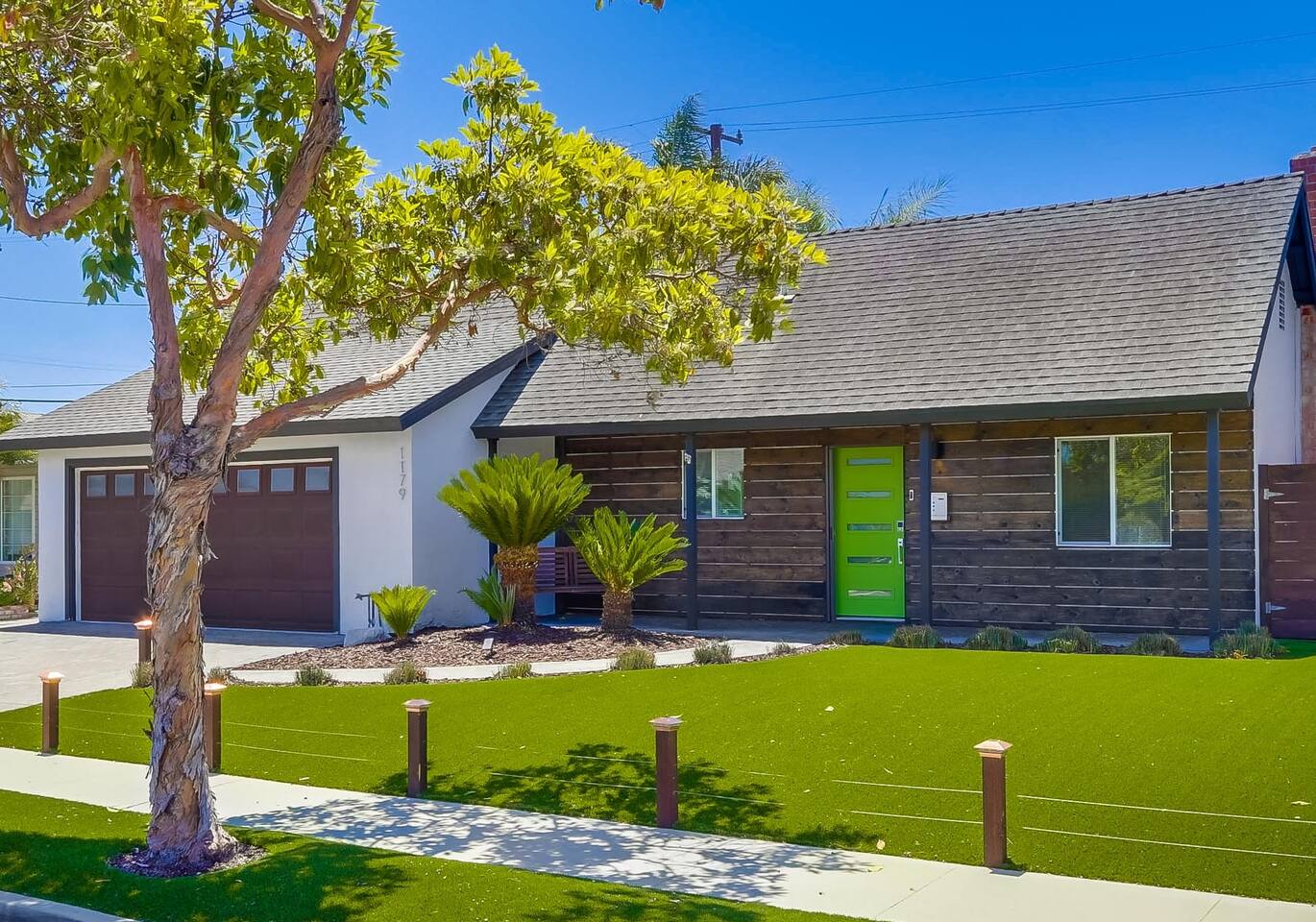 4Br | 2Ba • 2 Car Garage • AC