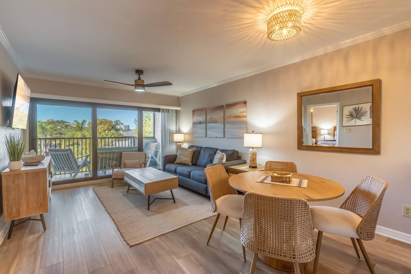 Beach Tyme Retreat | Park Shore Resort Near Beach