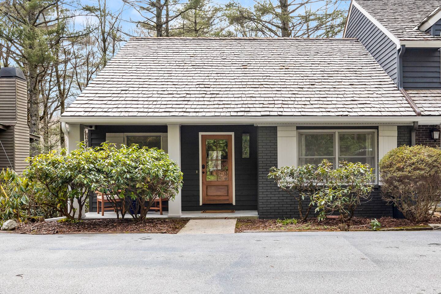 New! 1-Mile from Town | The Highlands Hideaway