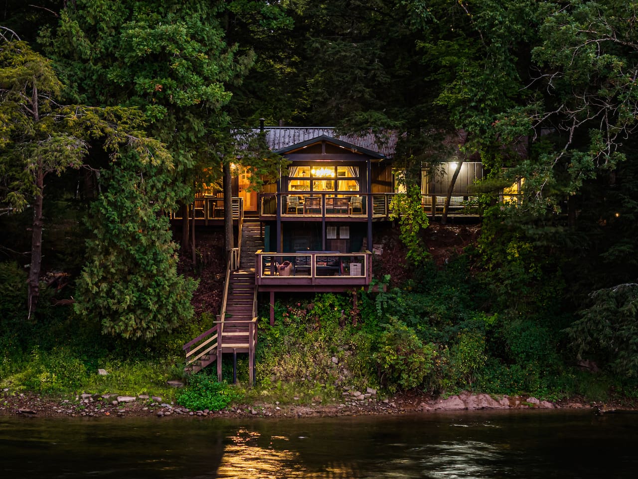 Unique Riverfront Retreat, Sauna, Private Pond
