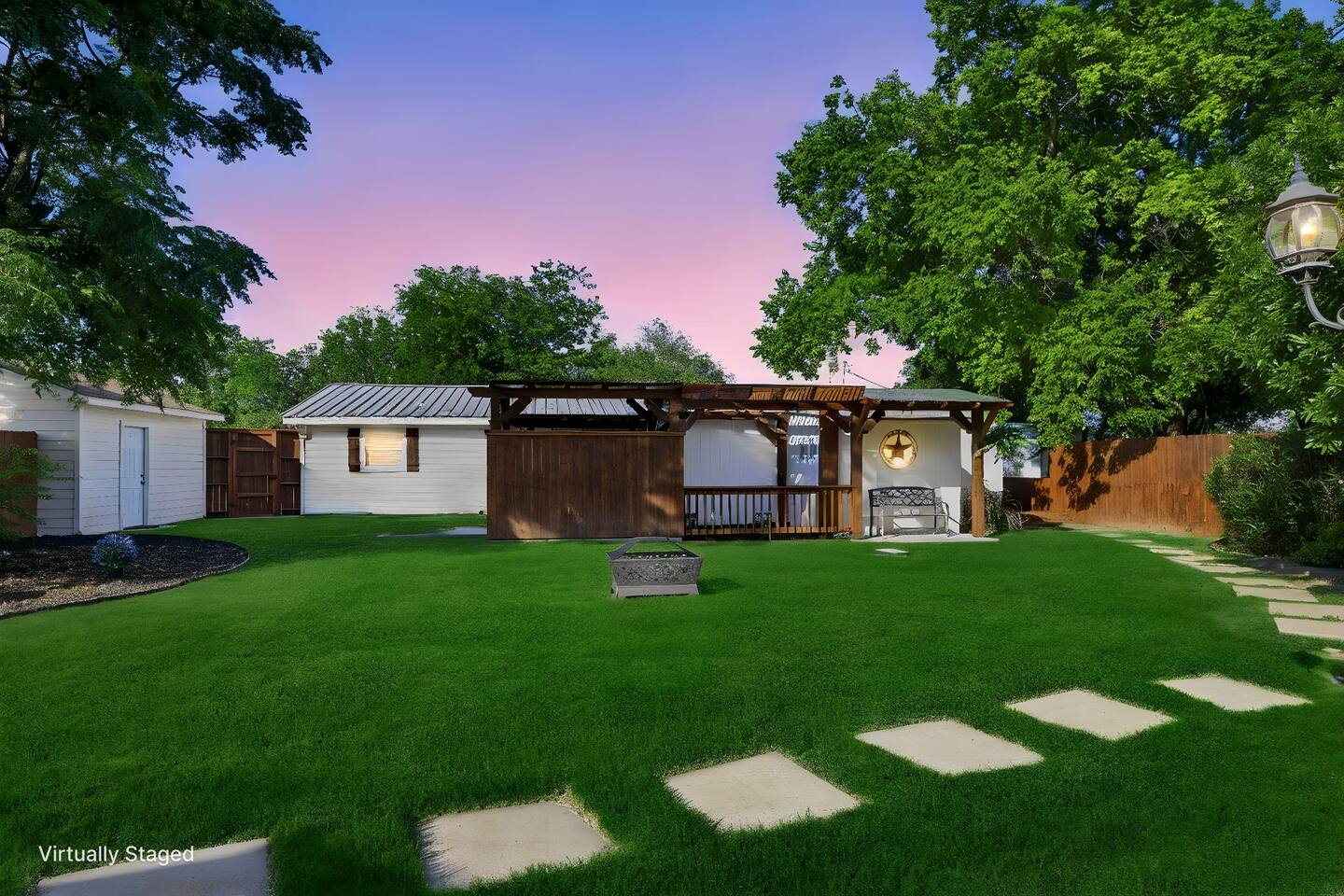 Mill Works Lodge: Private Hot Tub + Backyard Oasis