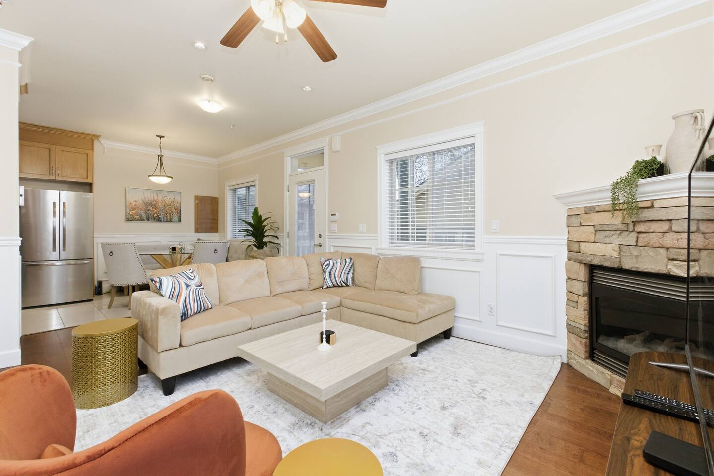 Bright 3BR Retreat, Near Downtown & SkyTrain