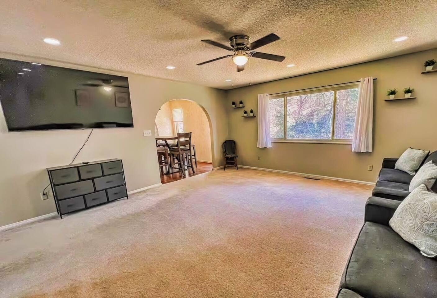 Spacious 6Bdrm house Colo Springs near everything