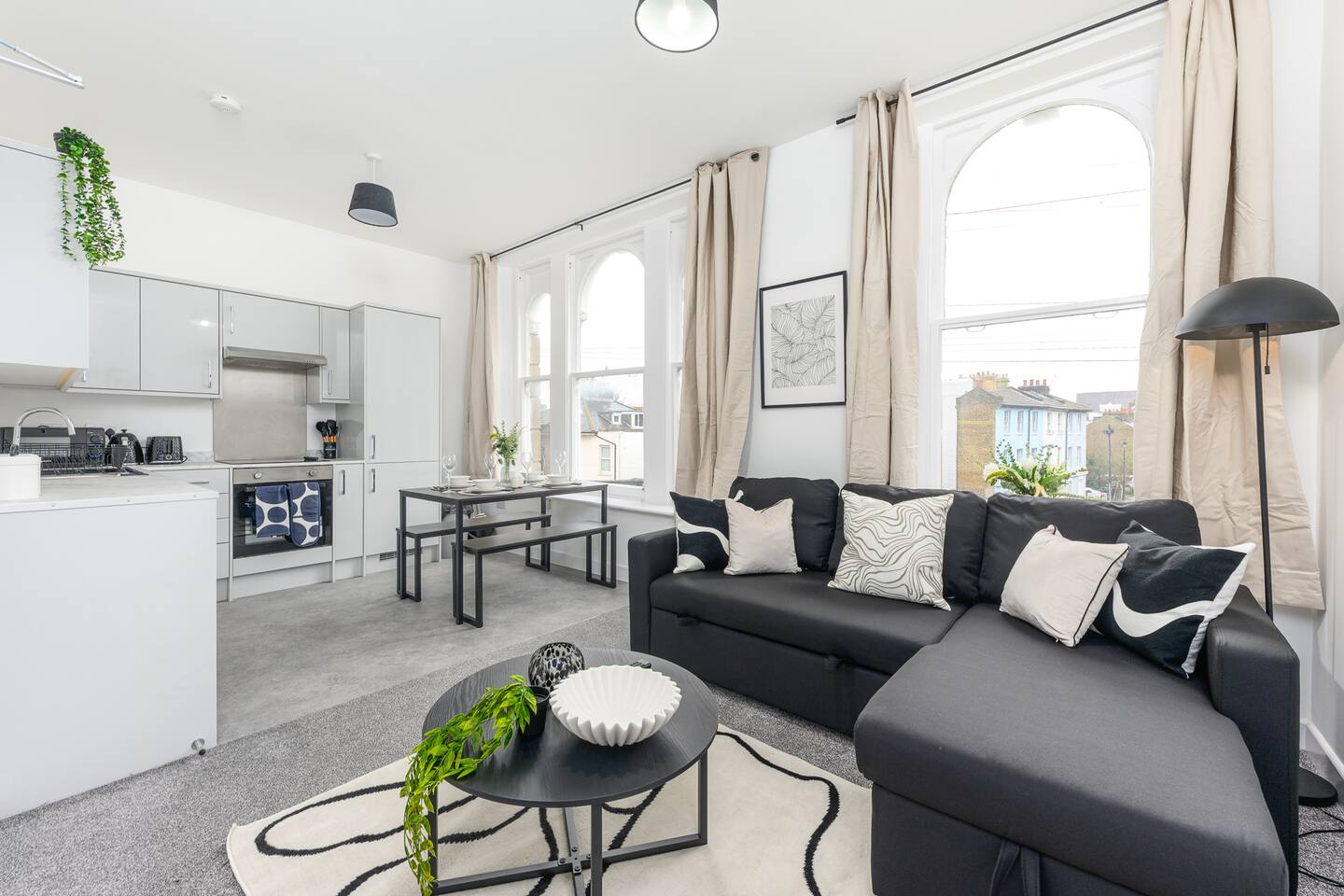 #118 Modern flat near Windmill Hill | sleeps 4