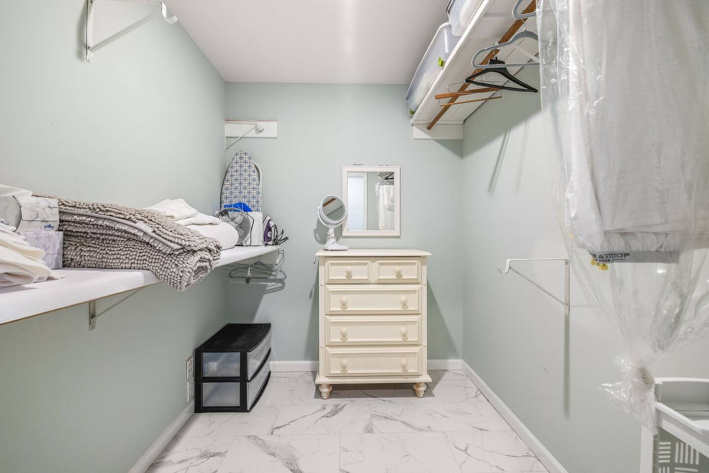 NEW! The Blue Porch| Walk to Square|Spring Savings