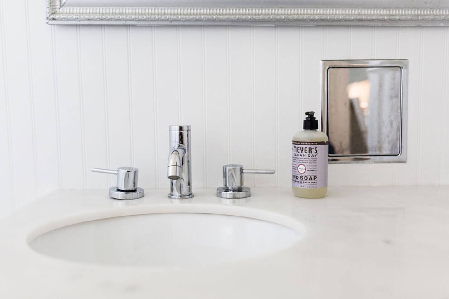 New! Hideaway in the Heart of Town|Walk to Square