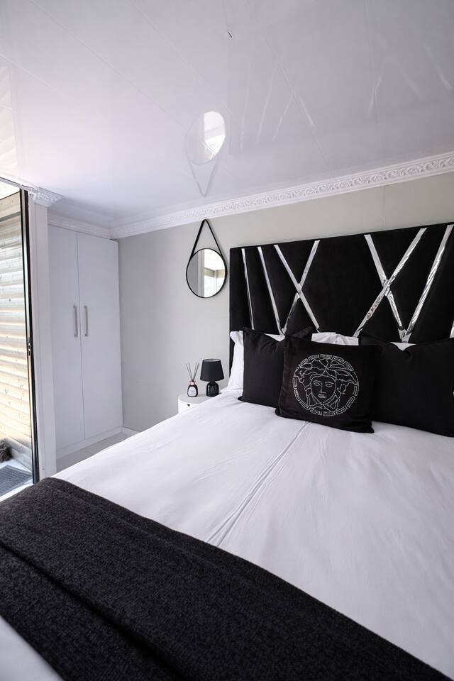 Elite Luxe Cabin Suite