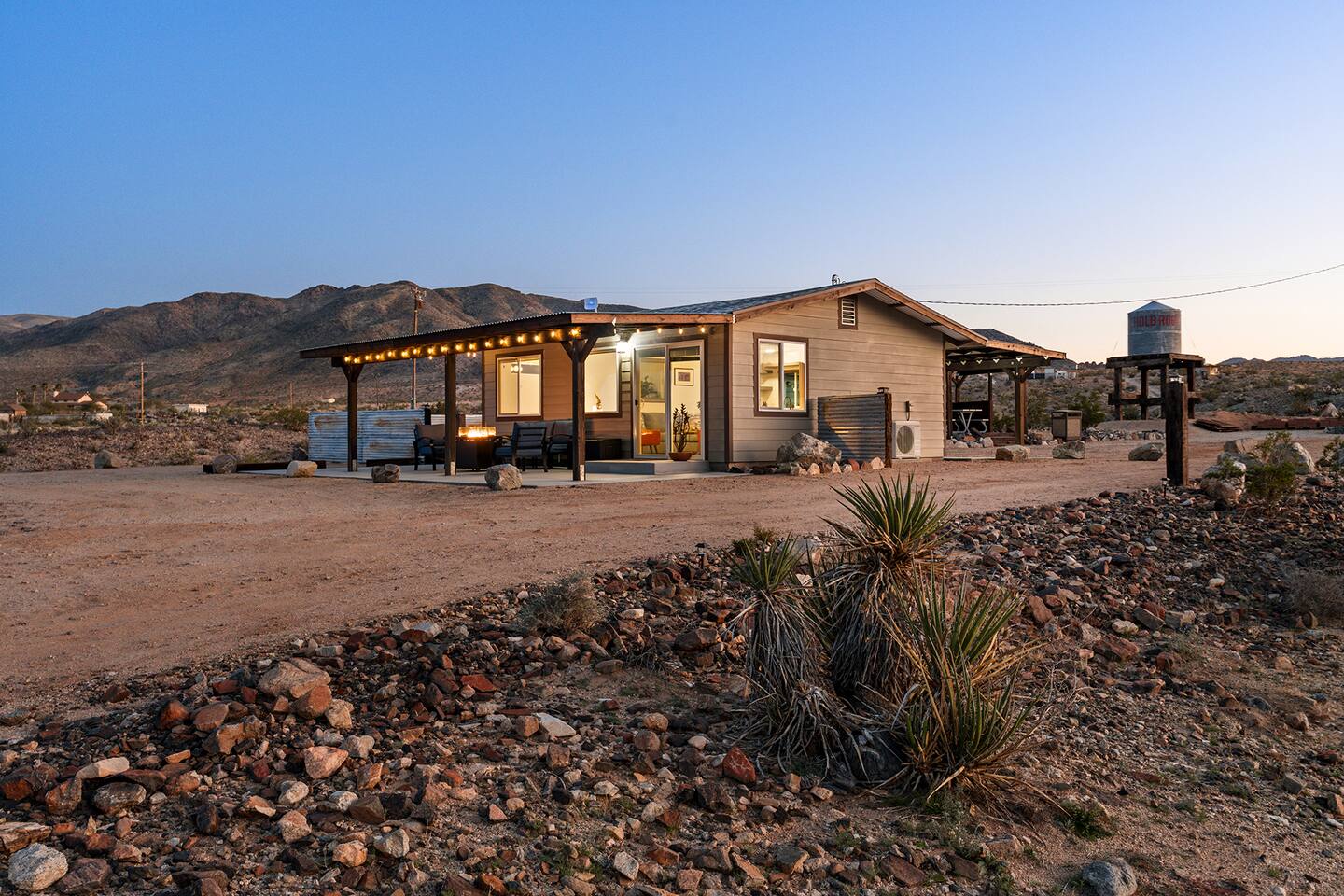Starlight Cabin off Joshua Tree Park in 29 Palms