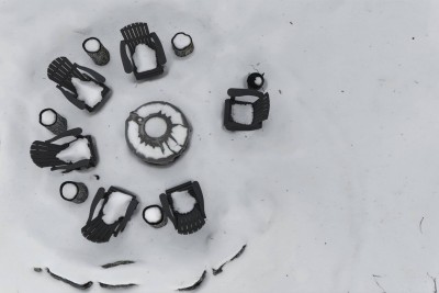 A bird’s-eye winter view shows the home’s peaceful forest setting. It’s a quiet escape where snow-dusted trees create a calm, storybook atmosphere.