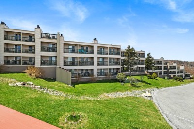 This welcoming condo building sits on beautifully maintained grounds, offering a quiet mountain setting while remaining close to local dining, shopping, and outdoor recreation for a balanced and convenient stay.