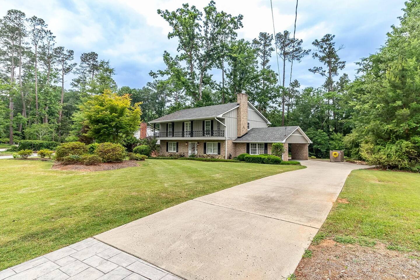 5 Bedrooms 4 Bathrooms Up to 8 Bed Option