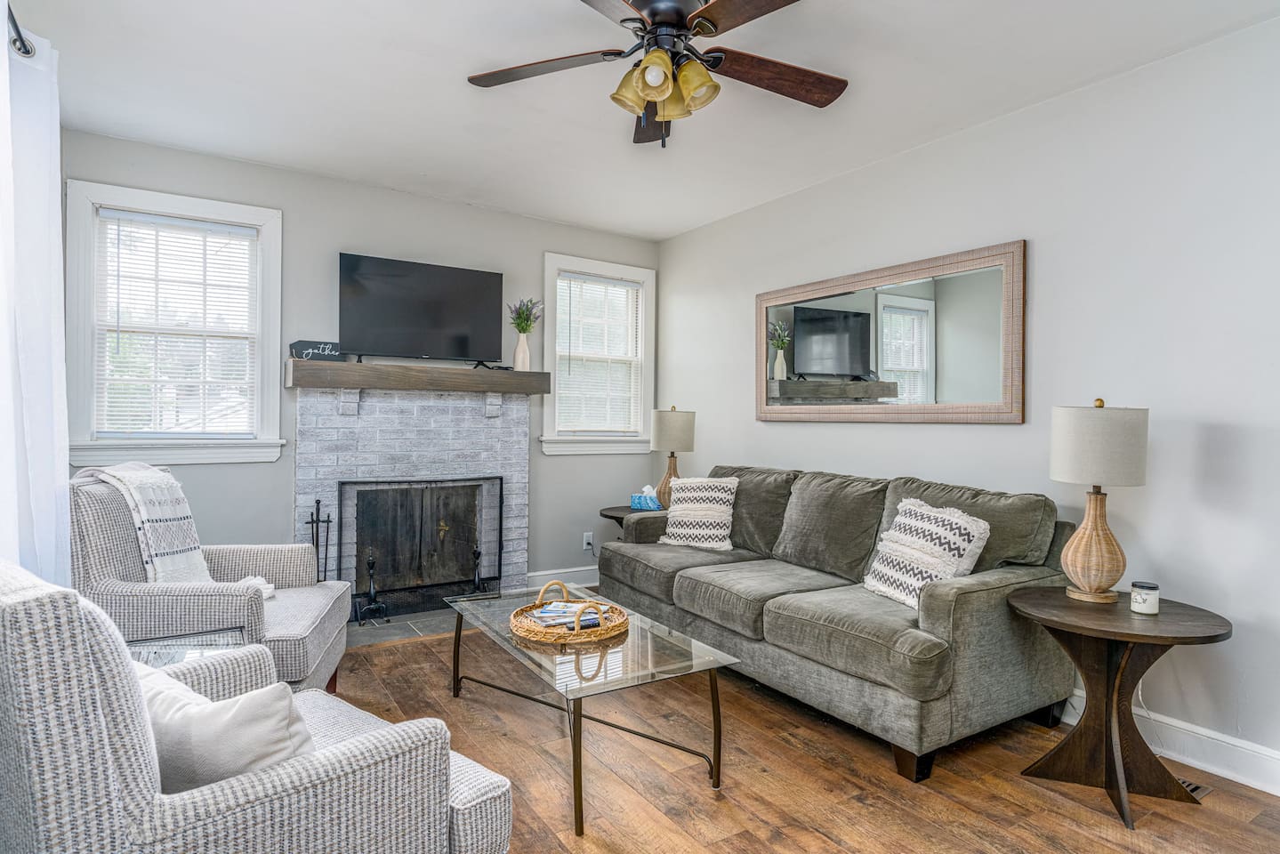 The Cozy Cape | Near LU & Airport!
