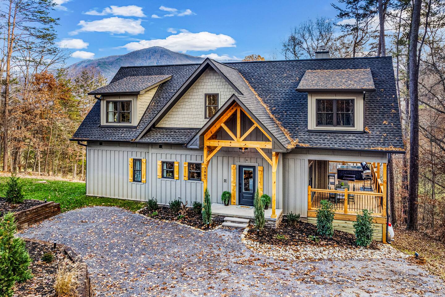 Luxury Retreat - Hot Tub, View, Fire Pit, Wi-Fi