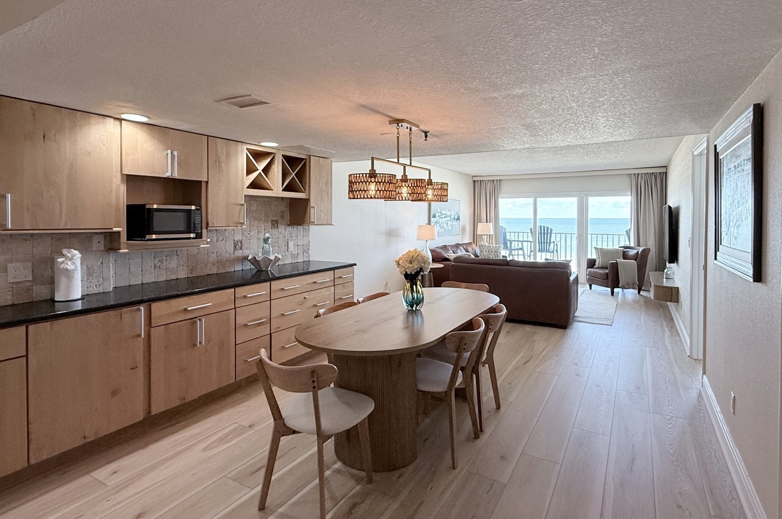 Direct Gulf-Front 3BR, Sleeps 8  Huge Balcony, Pool & Private Garage