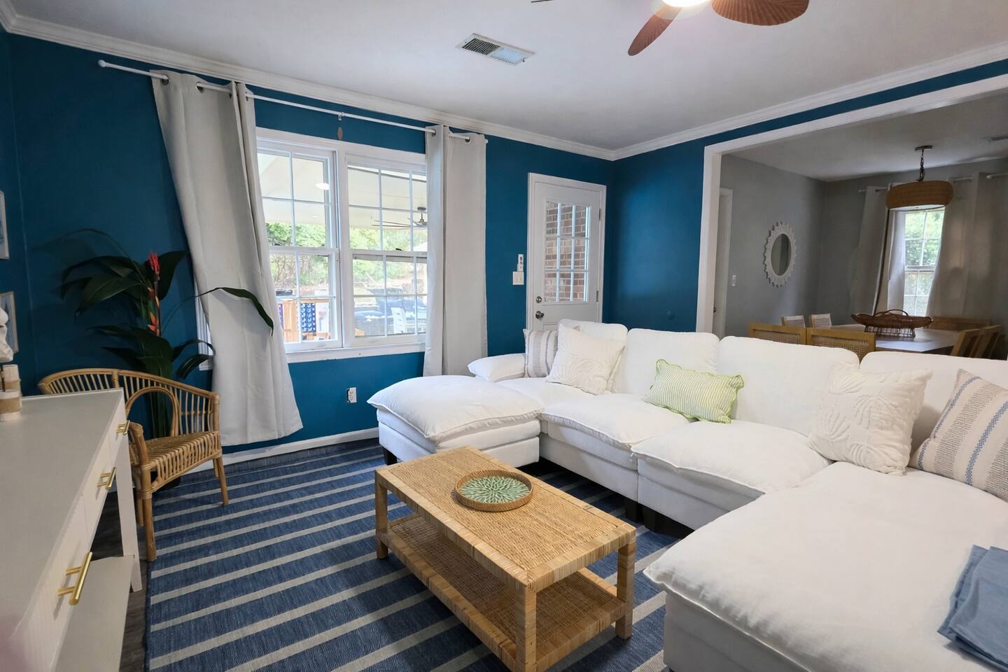 The Teal Hummingbird