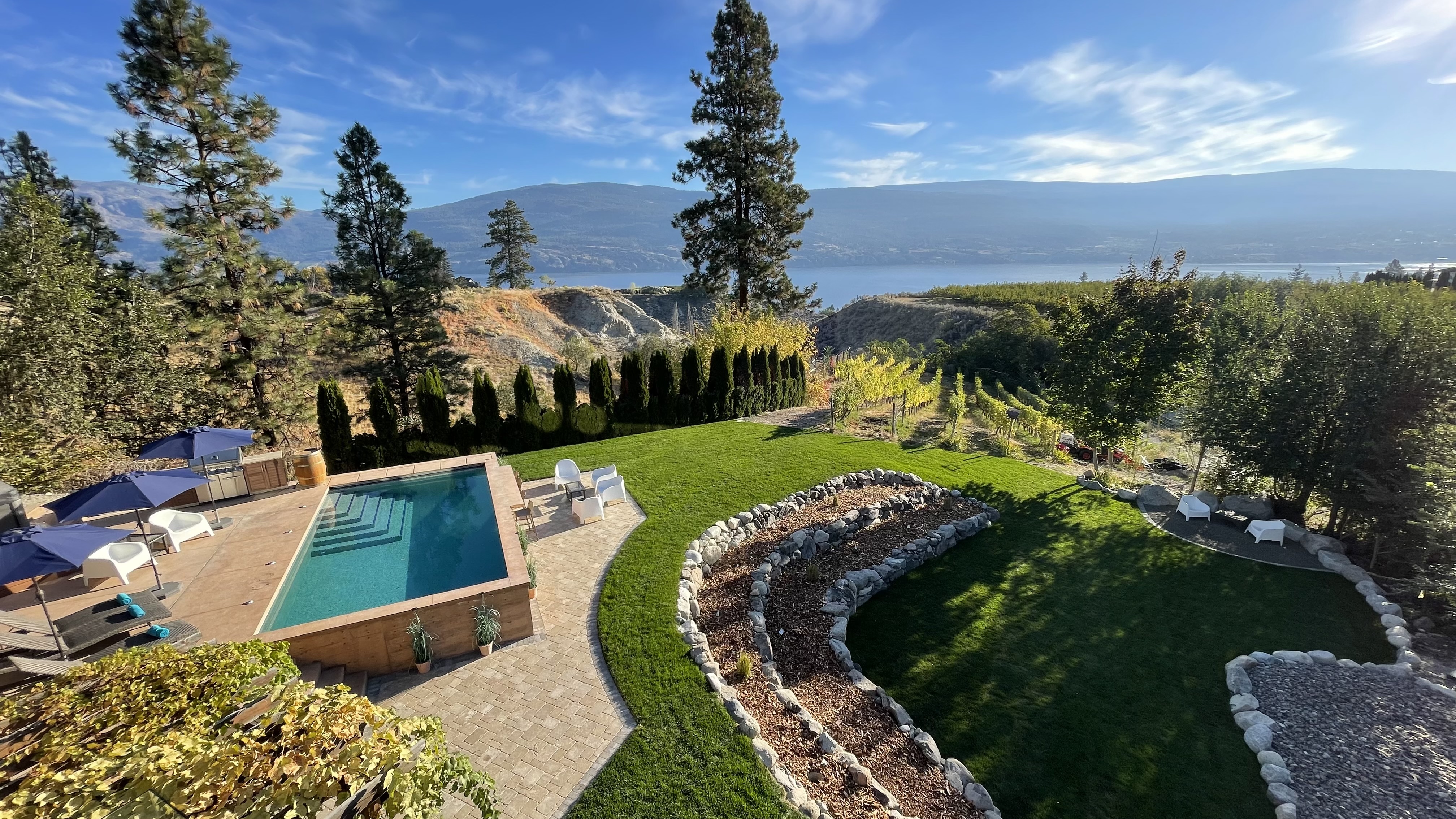 Summerland Lakeview Vineyard with Pool