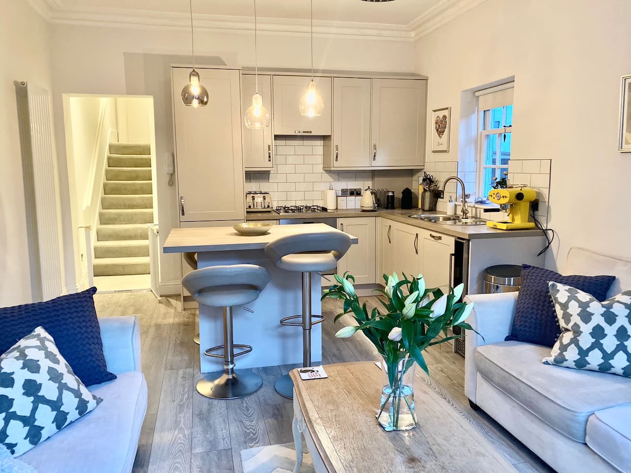 Lovely 2-bed garden flat in leafy Highgate