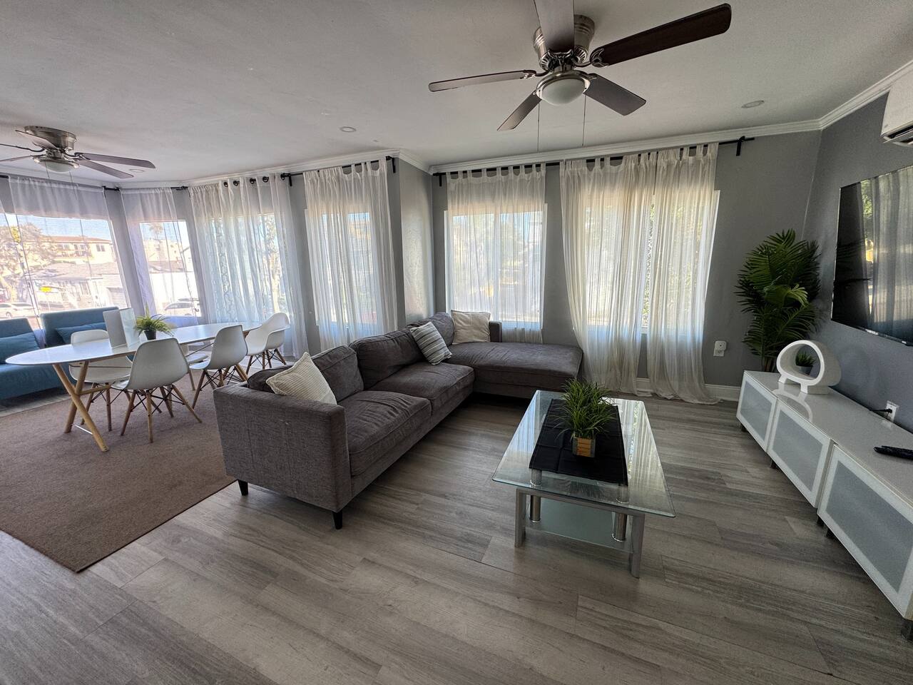 Massive 3-Bedroom Mission Beach Apartment