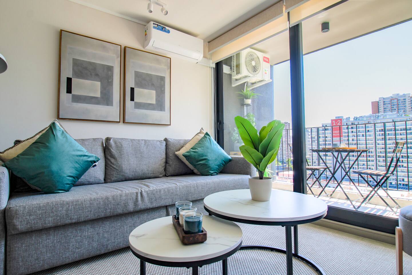 Chic, hasta 4, A/c & Parking, Gimnasio, piscina.