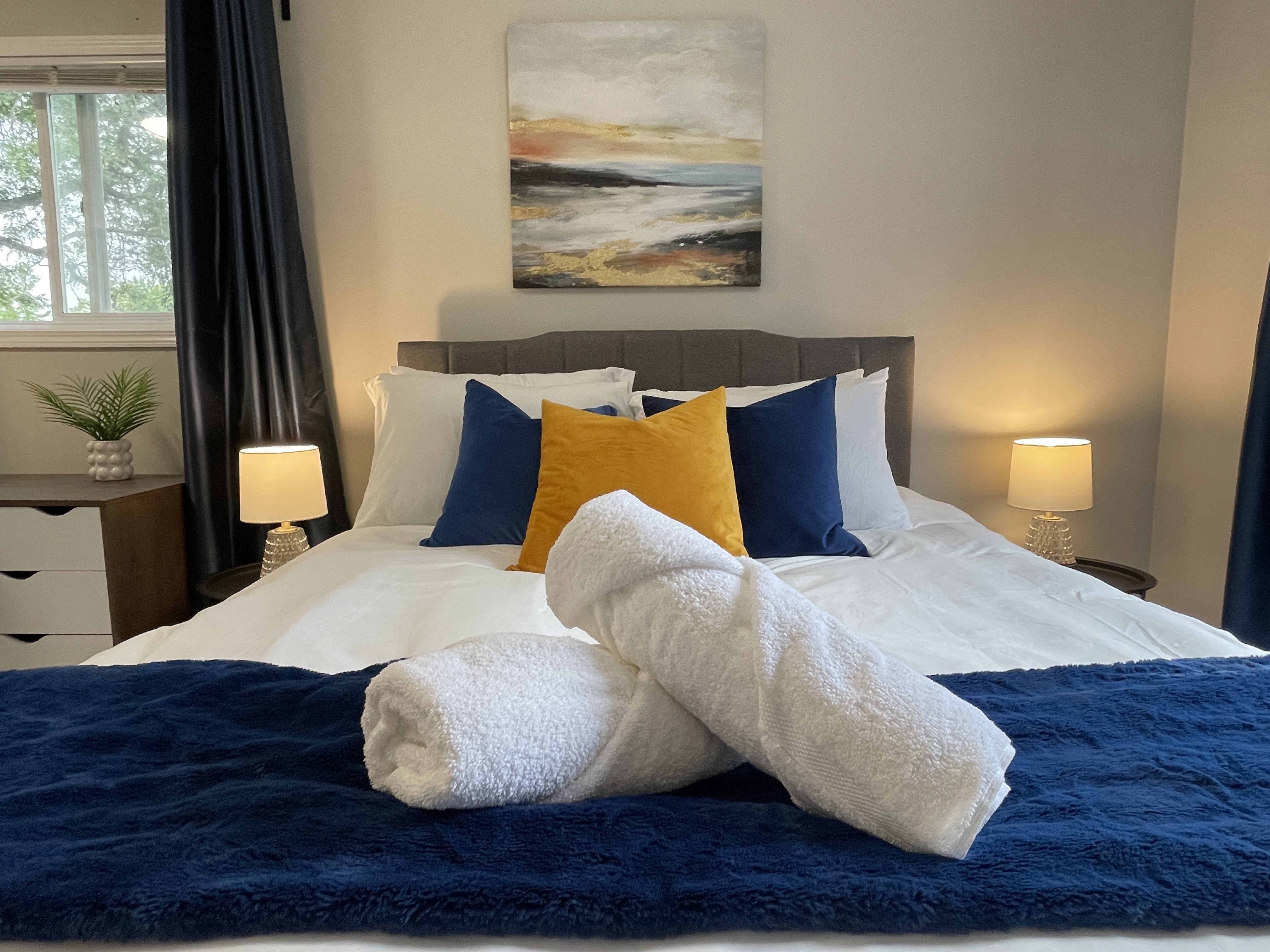 Academic Oasis: Modern Flat Near WesternU & Trails