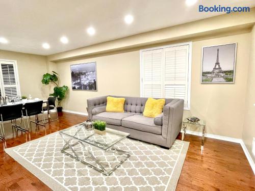 Maison Laurier, Modern 5B4B Home Inc BSMT Free parking, Close to trails