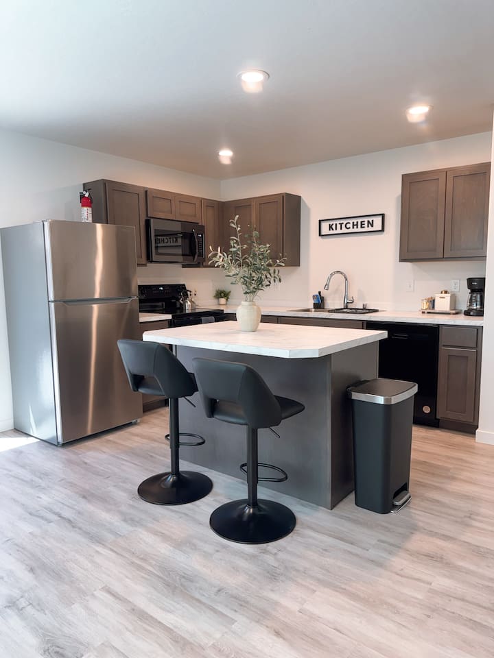 The Proper Stockton Townhouse 2BR | Columbia River