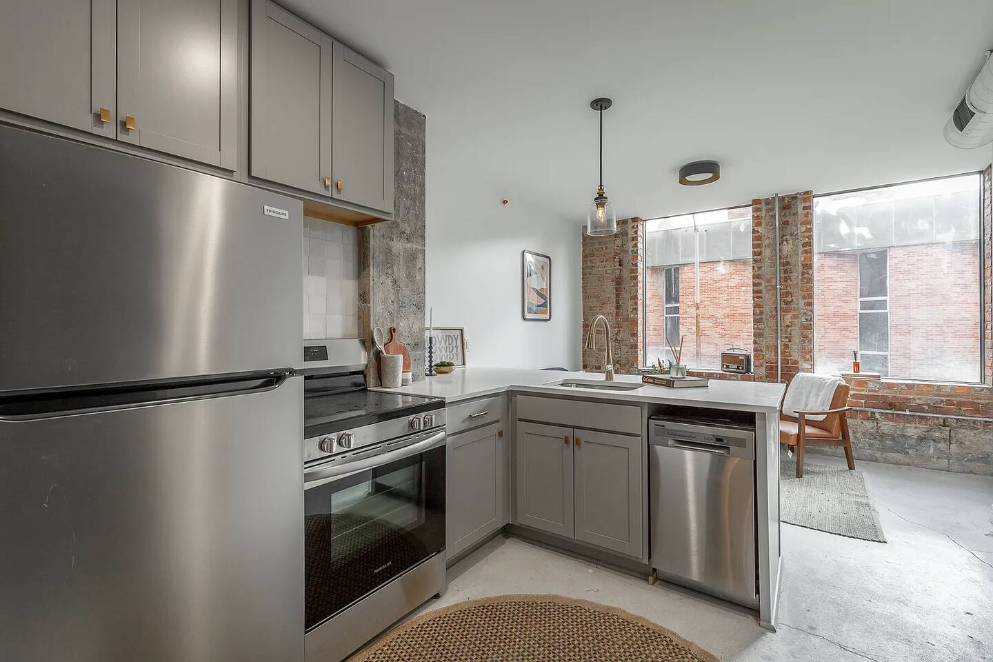 Walkable Downtown 2BR 2BA Condo