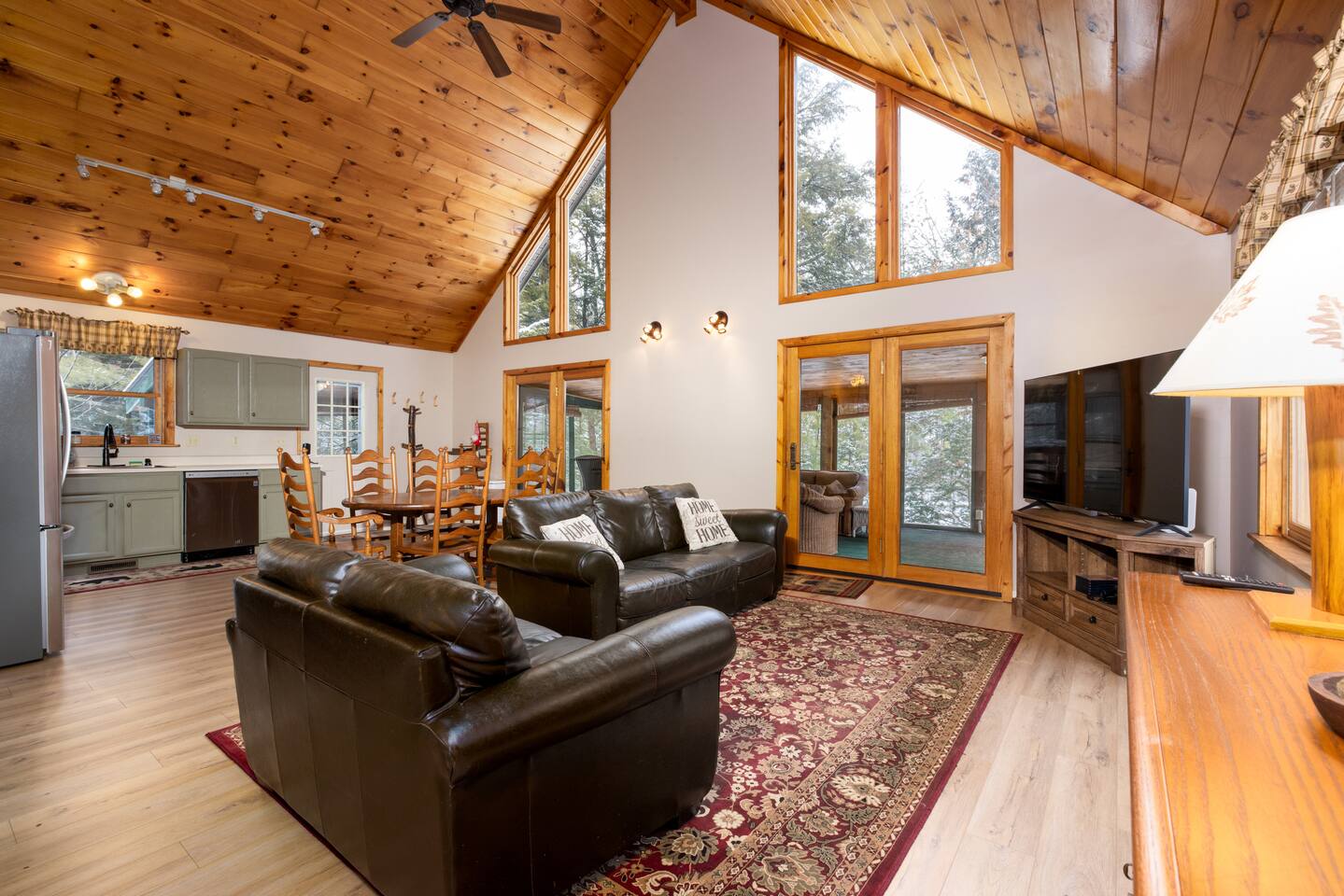 2BR Cabin+Loft —Summer Beach Days Near Lake George