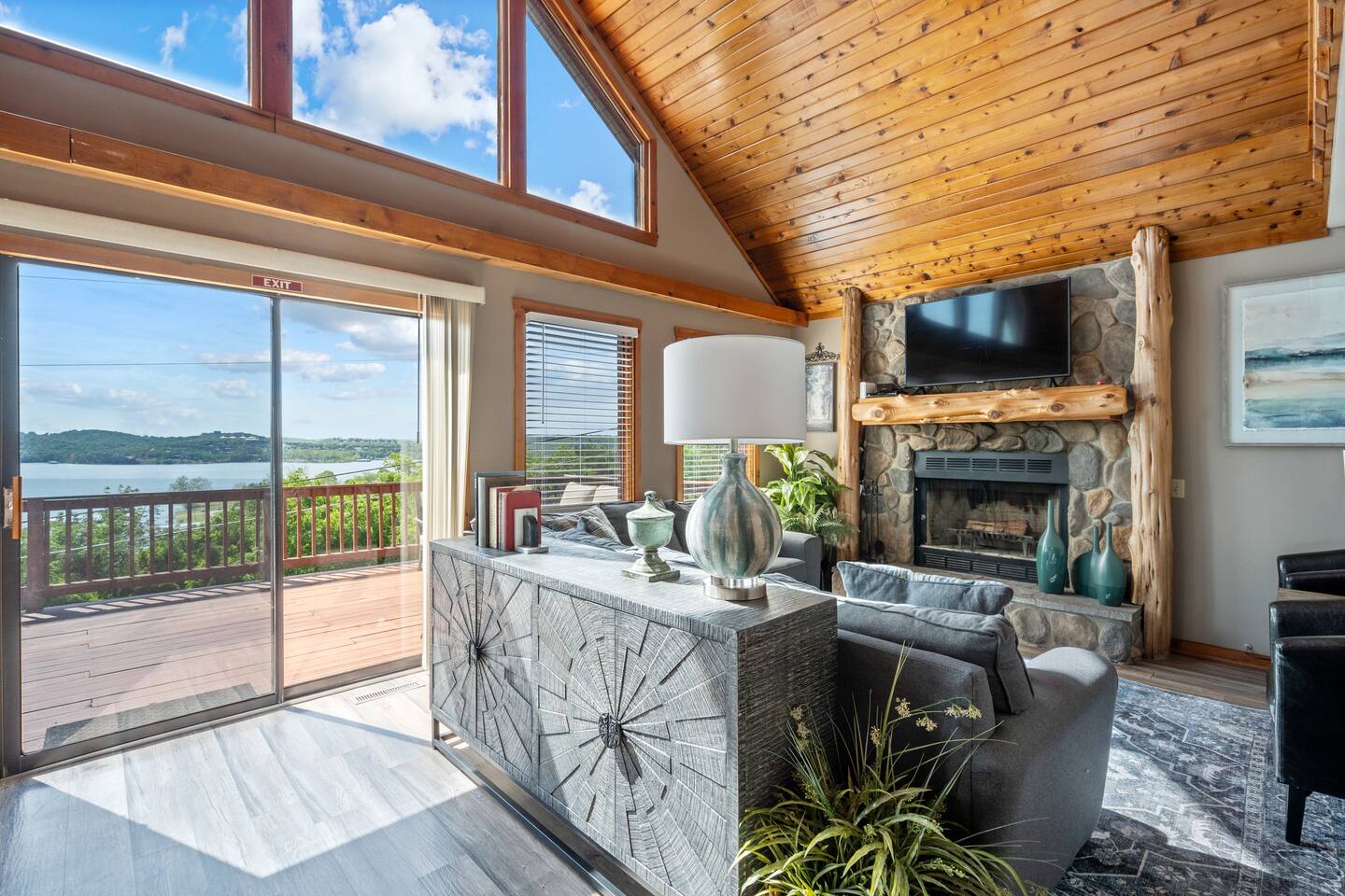 Big Lake Views, Outdoor Sauna, Hot Tub & Game Room
