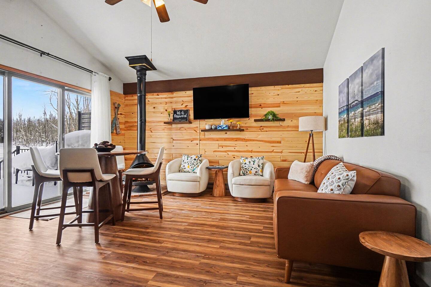 Perfect Fall Getaway on Lake w/ Kayaks and Views