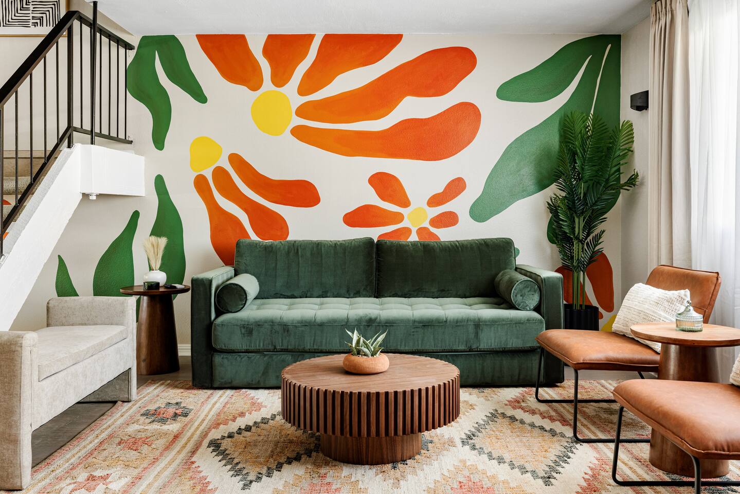 Desert Flower - 4 BR, Walk to Old Town & Stadium