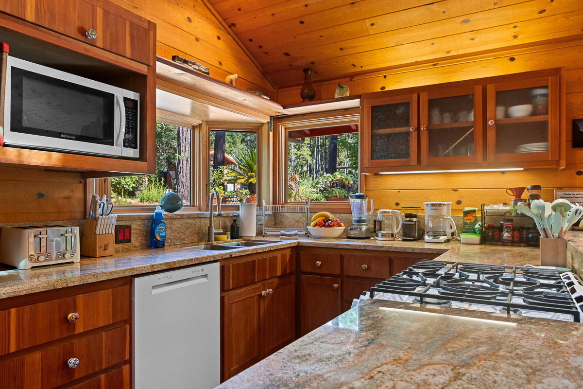 Rustic wood kitchen with forest views, gas cooktop and full amenities