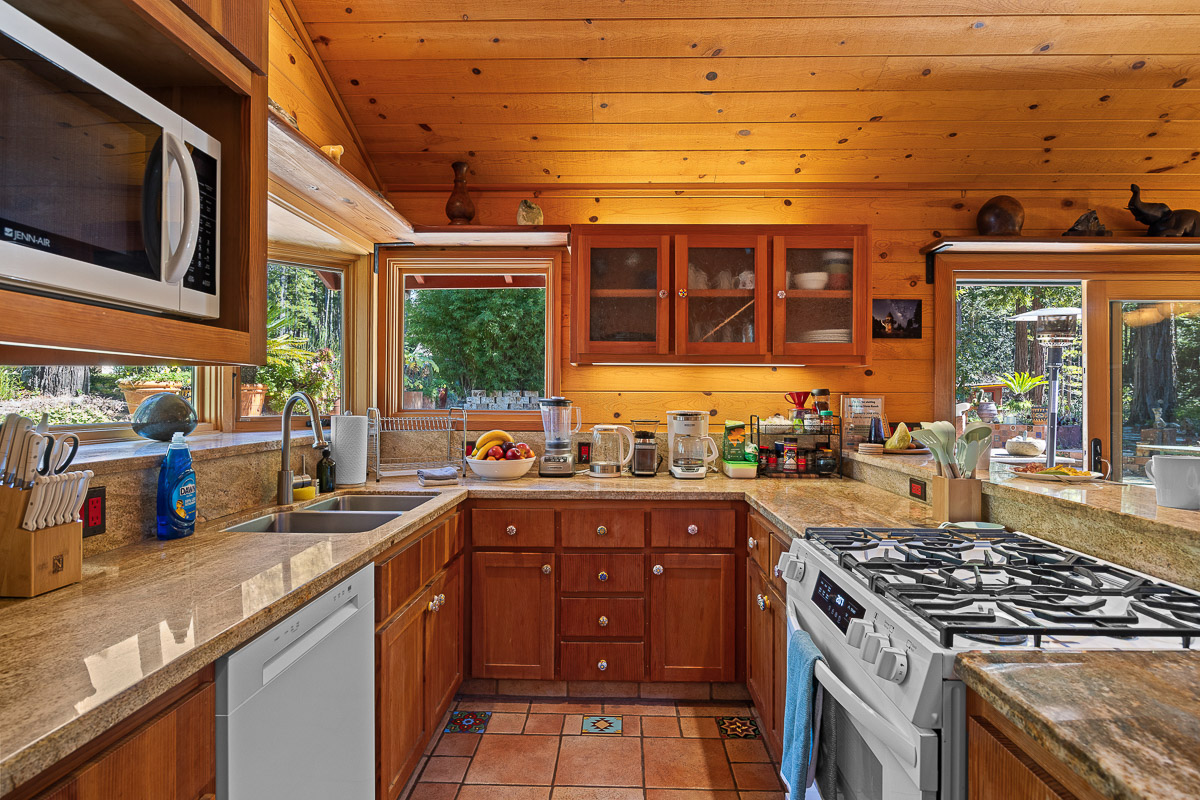 Sunny, rustic kitchen with gas range, granite tops & garden views