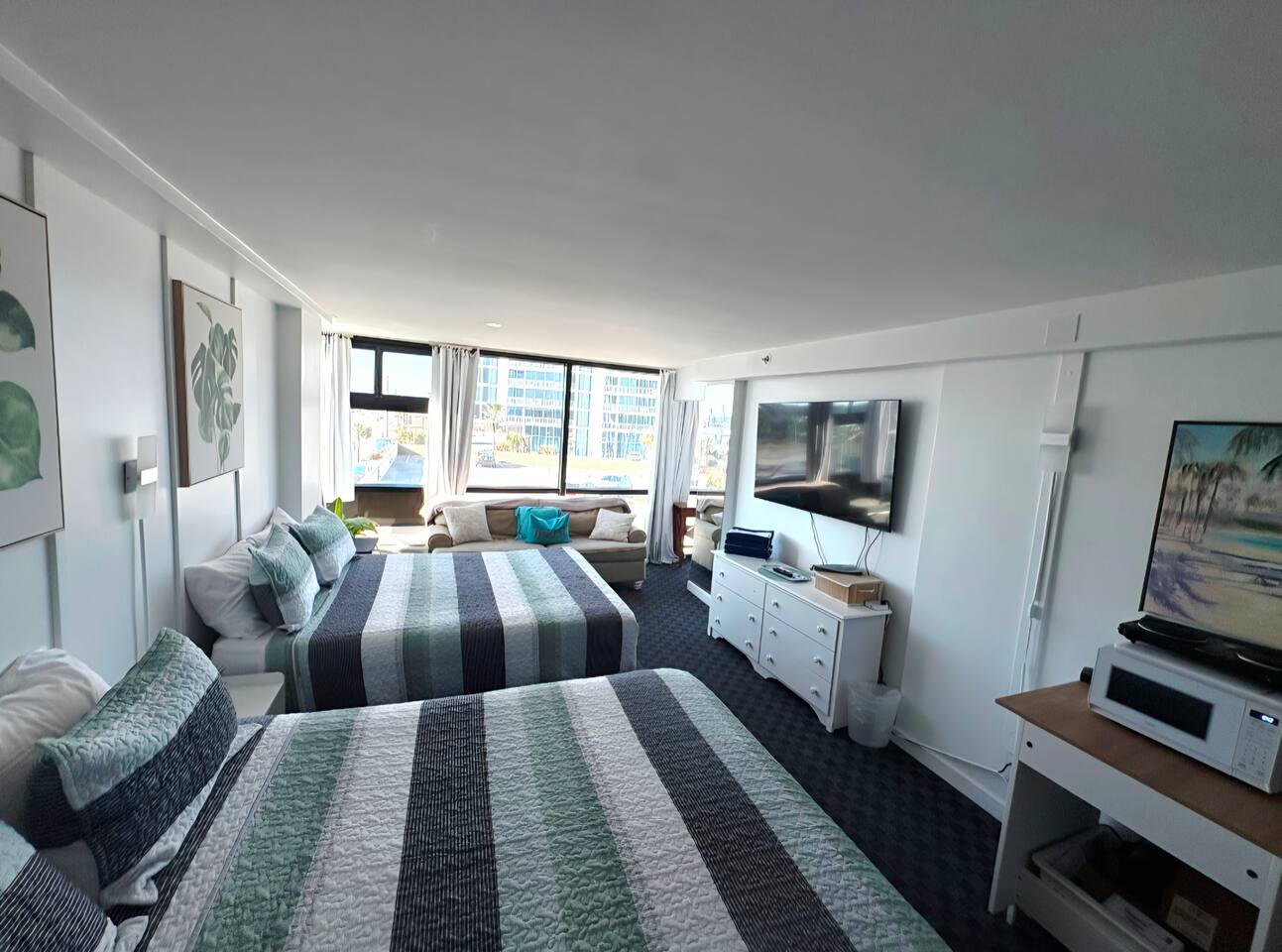 Oceanview cozy studio w/beachfront pool & tiki bar