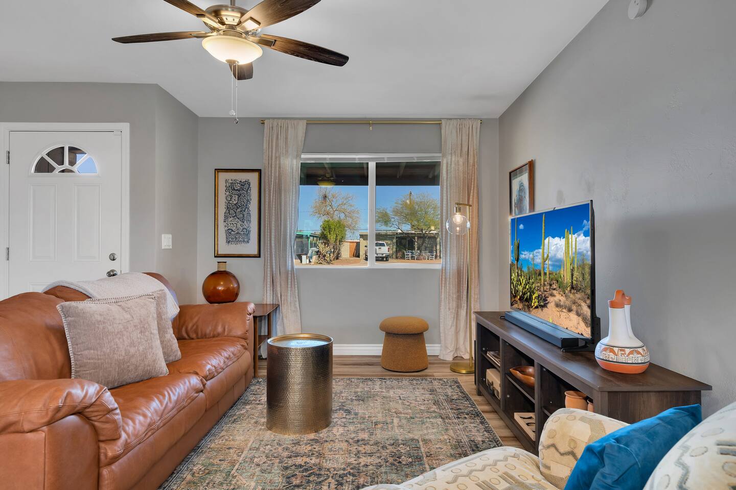 Modern 3BR House w/ Fast WiFi & Large Backyard