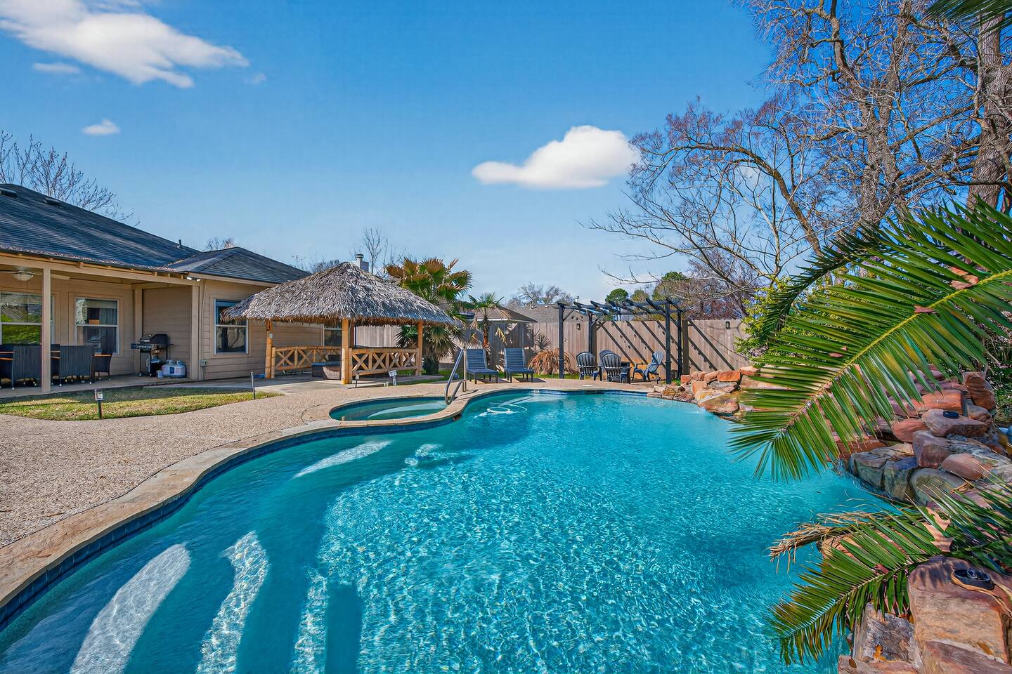 Pool Oasis Paradise by the Lake: gameroom, firepit