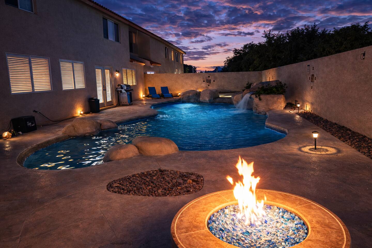 Vegas Oasis! 5BR, Heated Pool, Spa, Pool Table