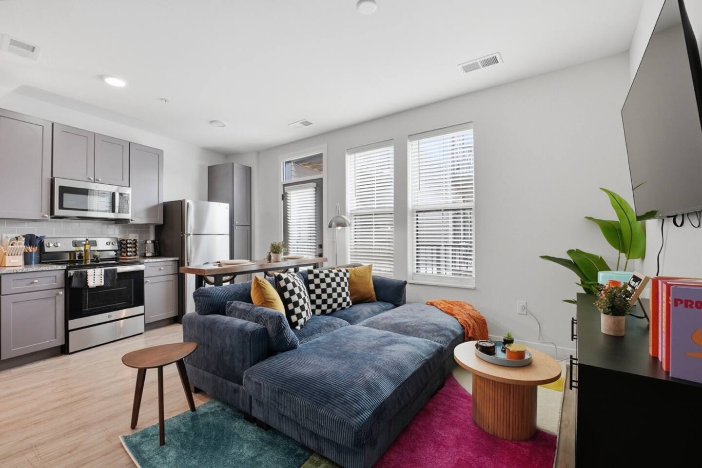 Ogden 212 | Studio | Balcony • Gym • Free Park