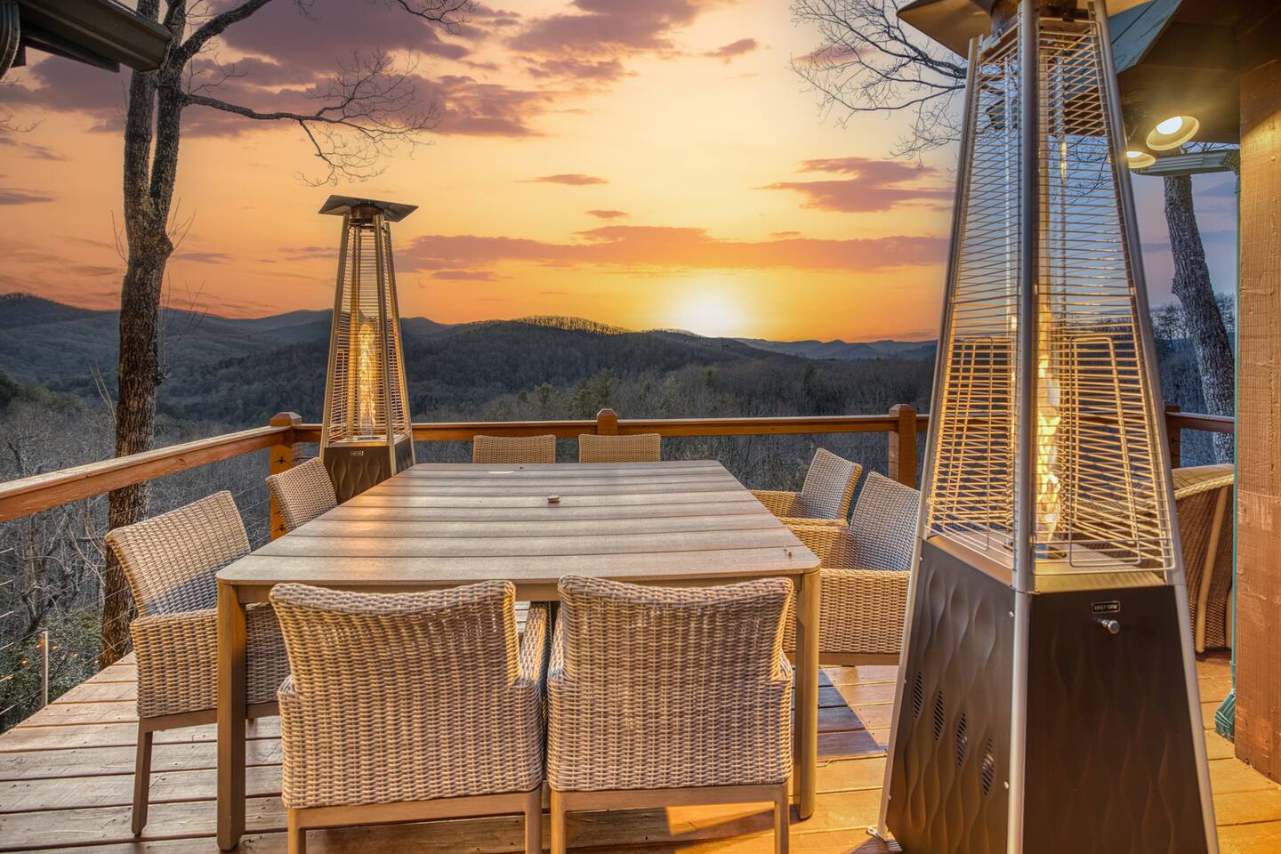 NEW Tree House Cabin | A+ Views | HotTub | Firepit