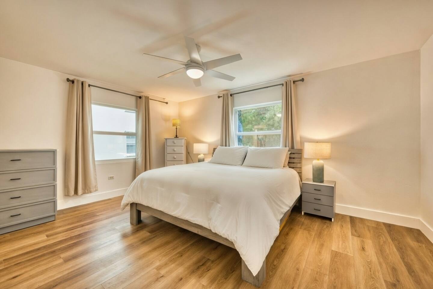 Serene 2BD in heart of West Bay, close to beach