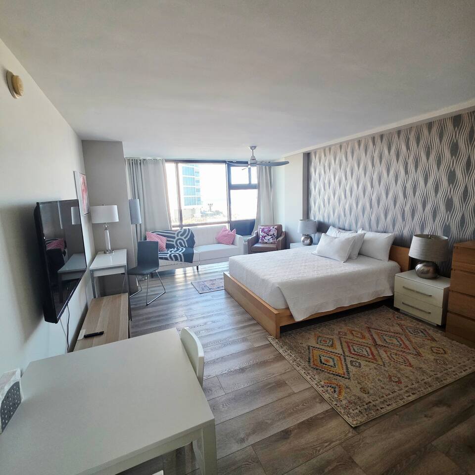 Elegant Oceanview Studio w/kitchenette, beach pool