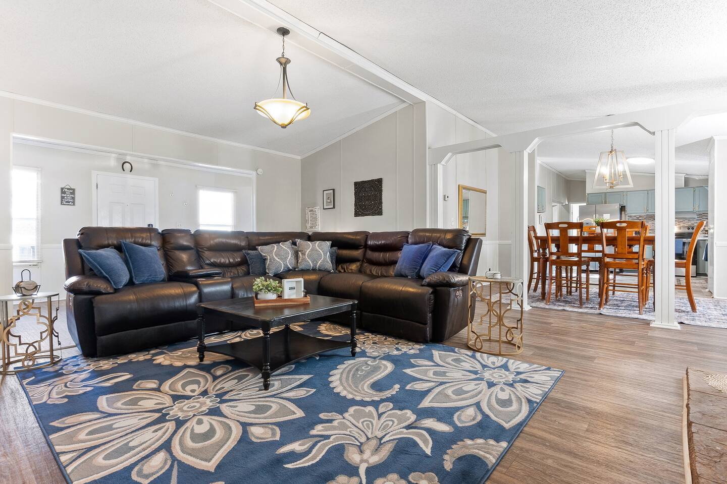 9 Beds Large 5 bedroom/ 3BA Monthly stays Welcome