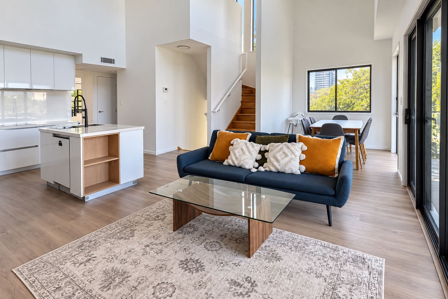 Luxe Life in Mermaid Waters – Waterfront Bliss
