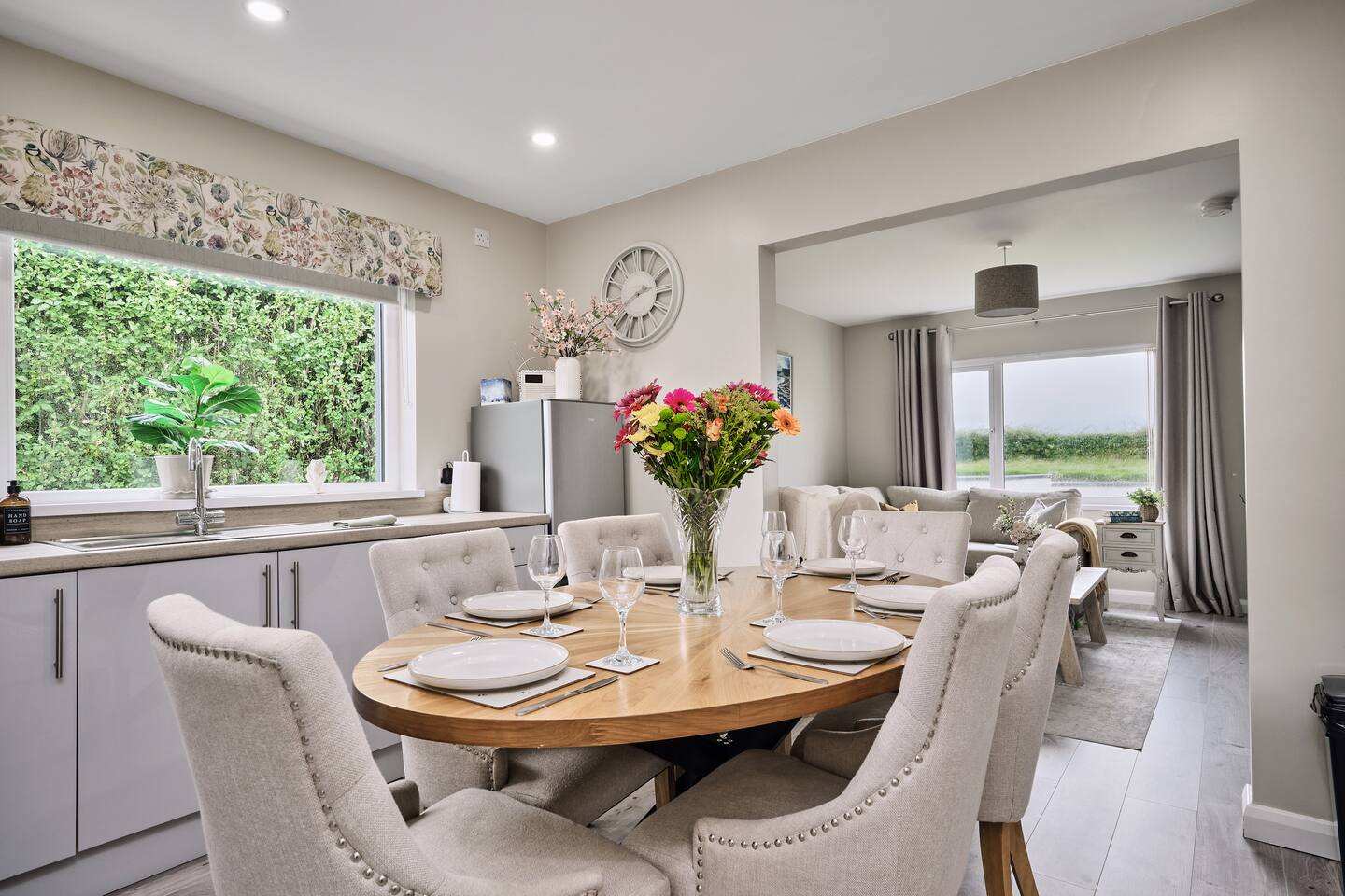 Steps to Giant’s Causeway | Cosy Bushmills Stay