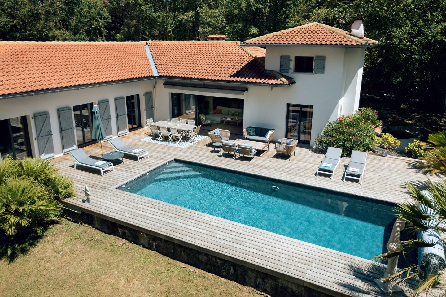 Spacieuse villa, calme avec piscine