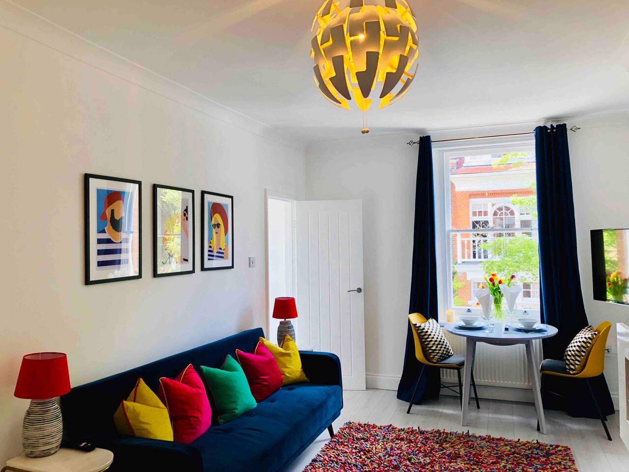 Stylish studio with funky decor in Highgate