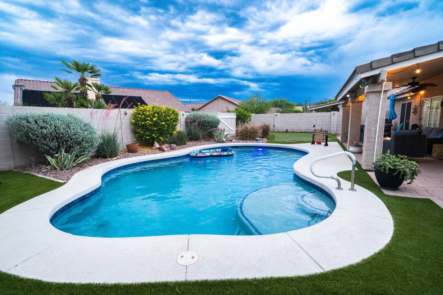 Mesa Oasis: Heated Pool, Putting Green & BBQ
