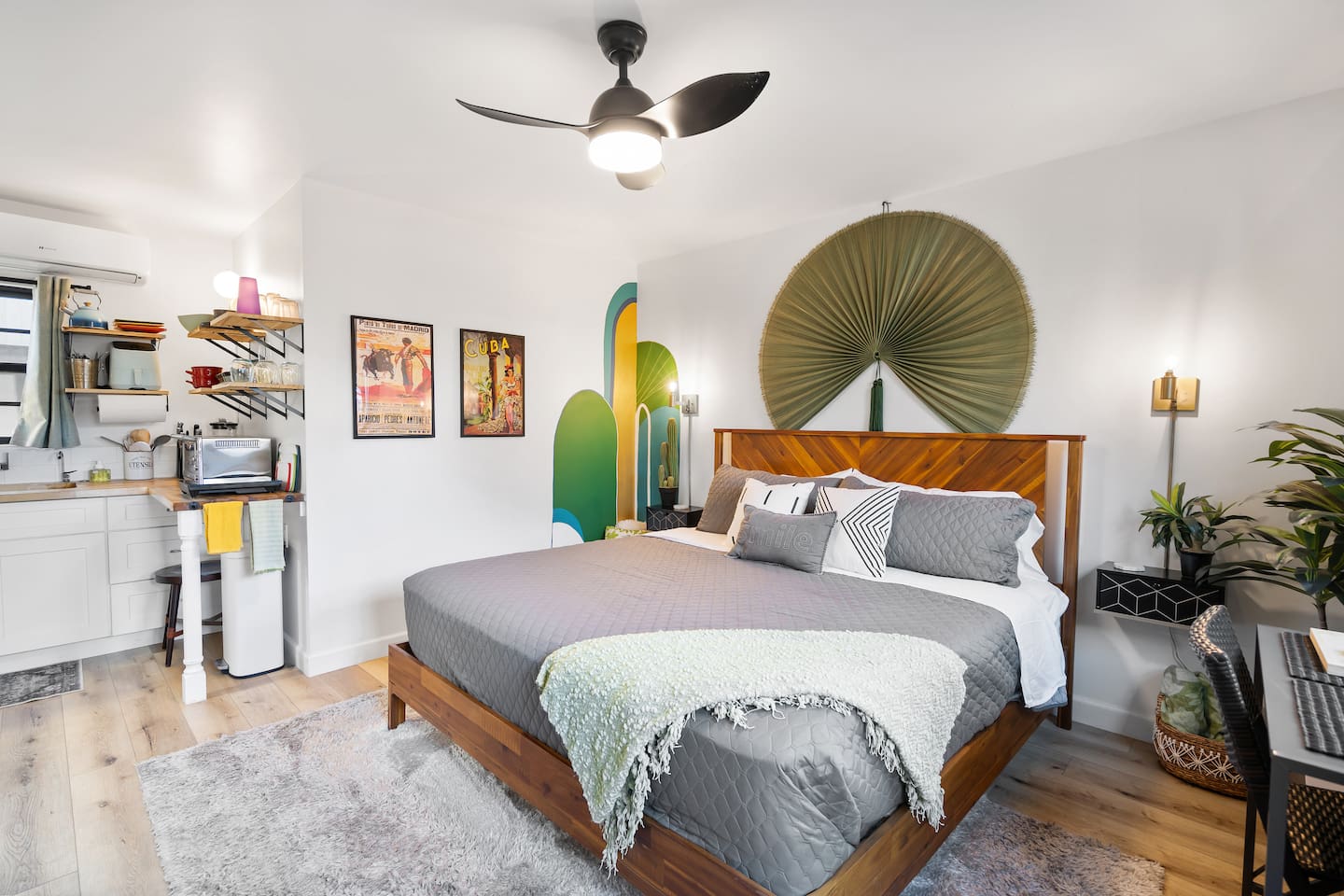 PHX Encanto Casita - King Bed w/ Private Bathroom