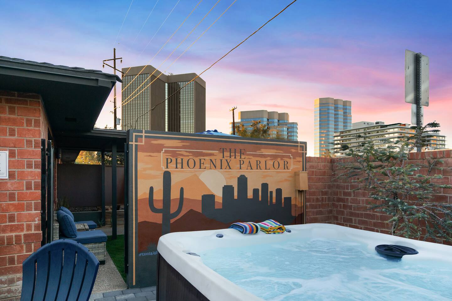 The Phoenix Parlor - 2 King Beds - Hot Tub - DT