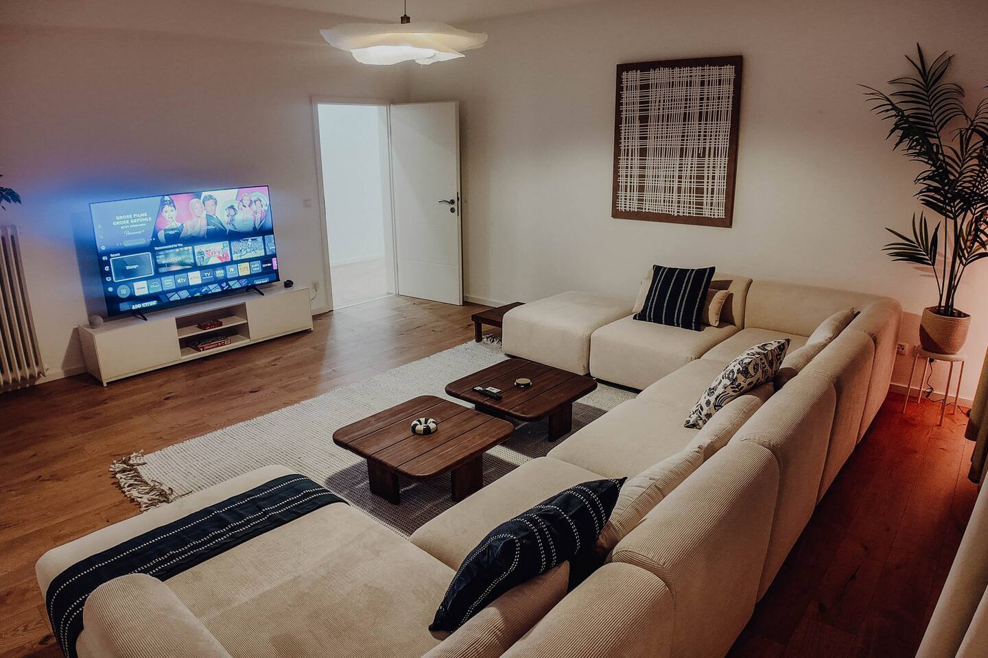 Premium Residence Sleeps 18 by the Central Station